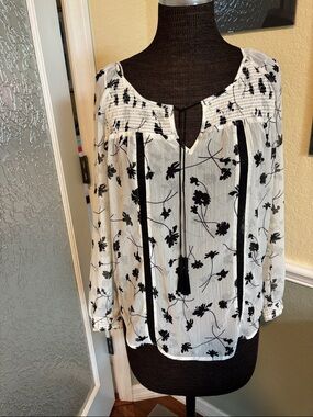 princess vera wang White Blouse with Black Floral Print S. NEVER WORN